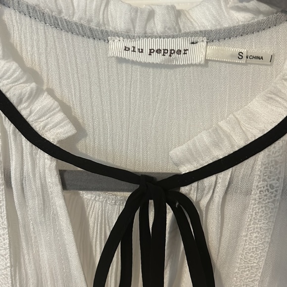 Women’s size small blouse - Picture 12 of 12